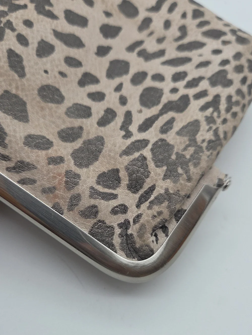 HOBO Lauren Clutch in Cheetah